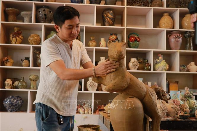 Linh vật Ngựa nơi làng gốm hơn 500 năm tuổi